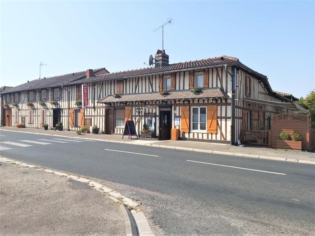 La Petite Auberge Chatelraould-Saint-Louvent Exteriér fotografie